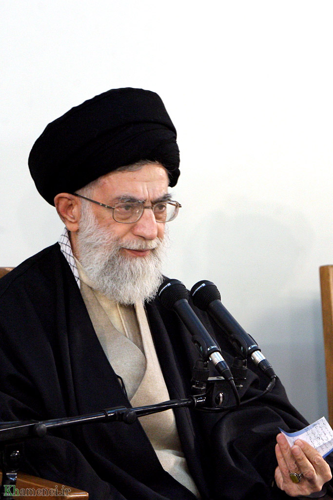http://farsi.khamenei.ir/Data/Media/Photo/86/12/07A/B/001.jpg