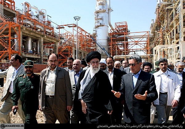 http://farsi.khamenei.ir/ndata/news/11832/C/13900108_0411832.jpg