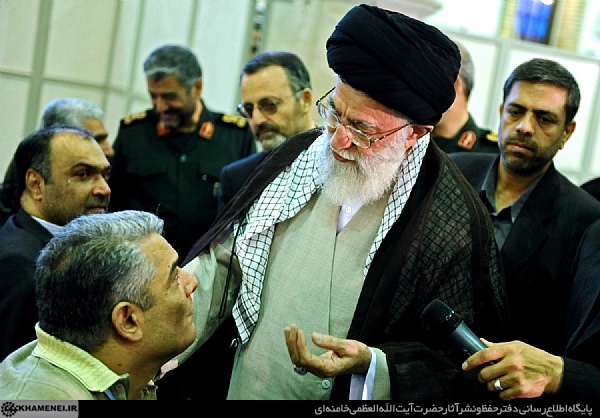 http://farsi.khamenei.ir/ndata/news/17369/C/13900706_2117369.jpg