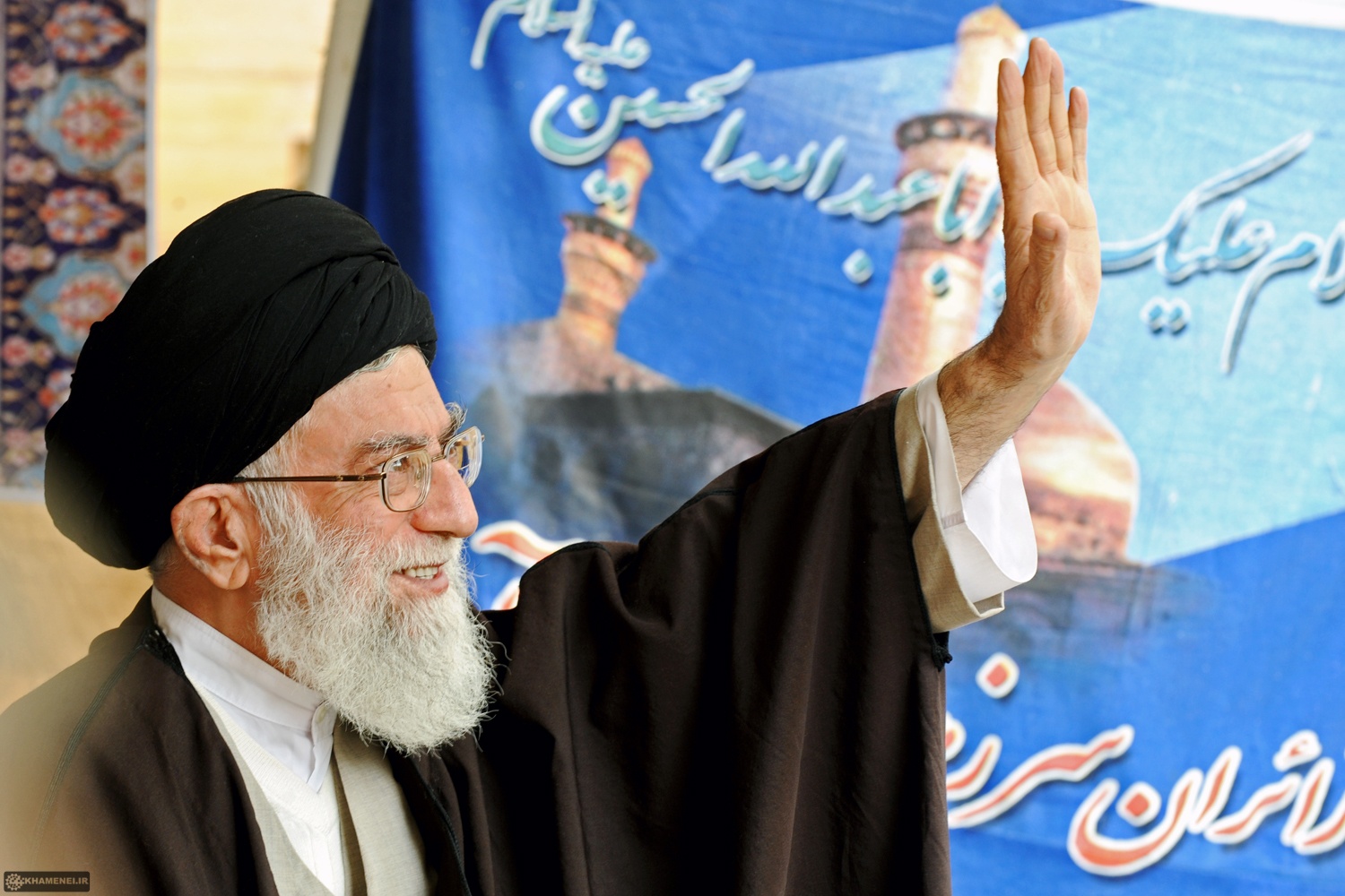 http://farsi.khamenei.ir/ndata/news/17607/B/13900725_1817607.jpg