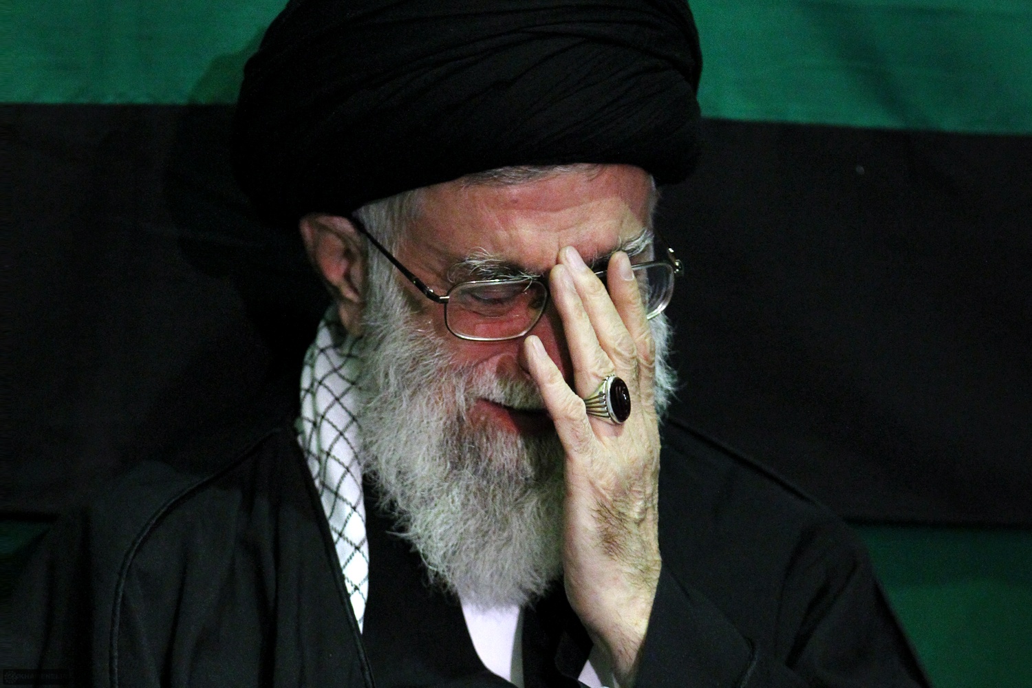 http://farsi.khamenei.ir/ndata/news/19469/B/13910205_0819469.jpg