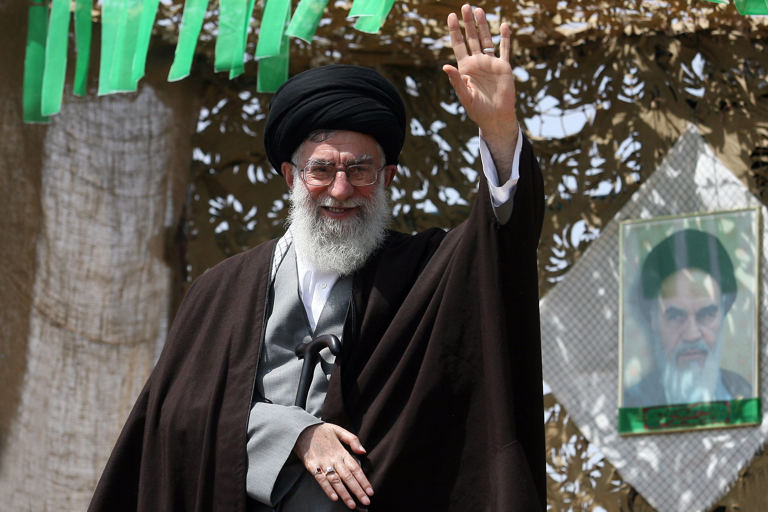 http://farsi.khamenei.ir/ndata/news/19491/B/13910208_2719491.jpg
