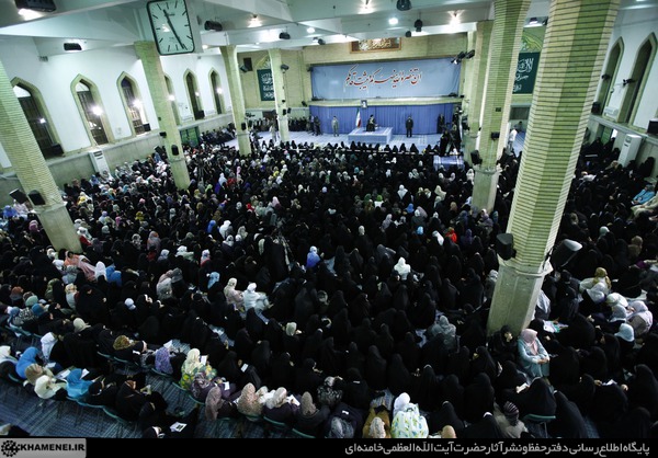 http://farsi.khamenei.ir/ndata/news/20387/C/13910421_2220387.jpg