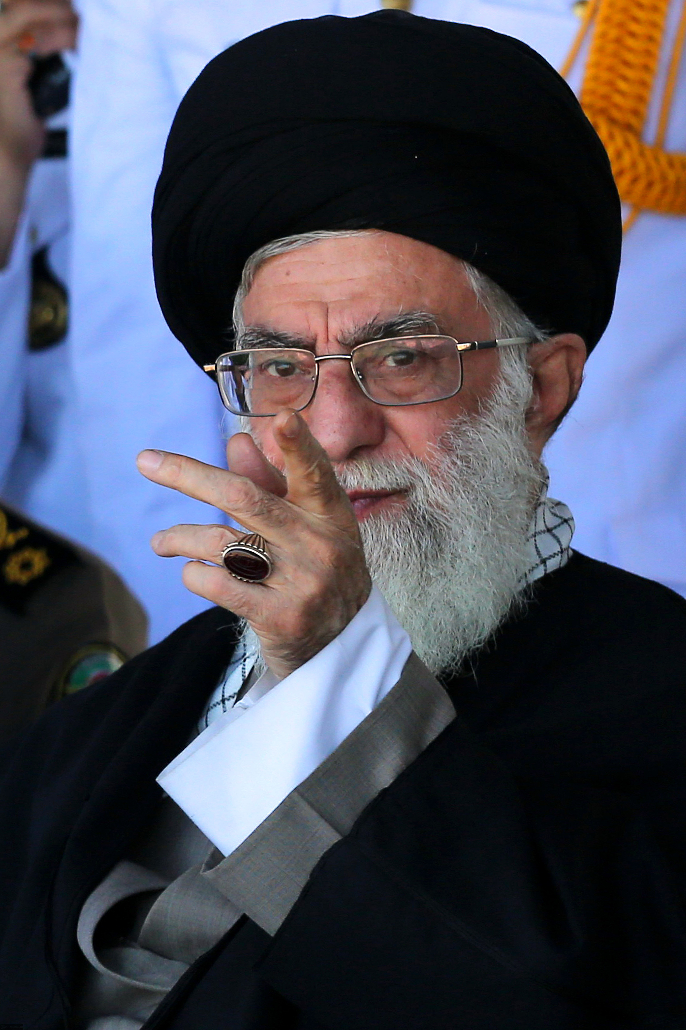 http://farsi.khamenei.ir/ndata/news/20983/B/13910627_1320983.jpg