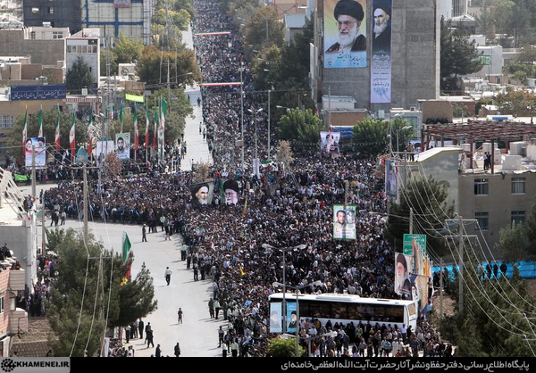 http://farsi.khamenei.ir/ndata/news/21123/C/13910719_0521123.jpg