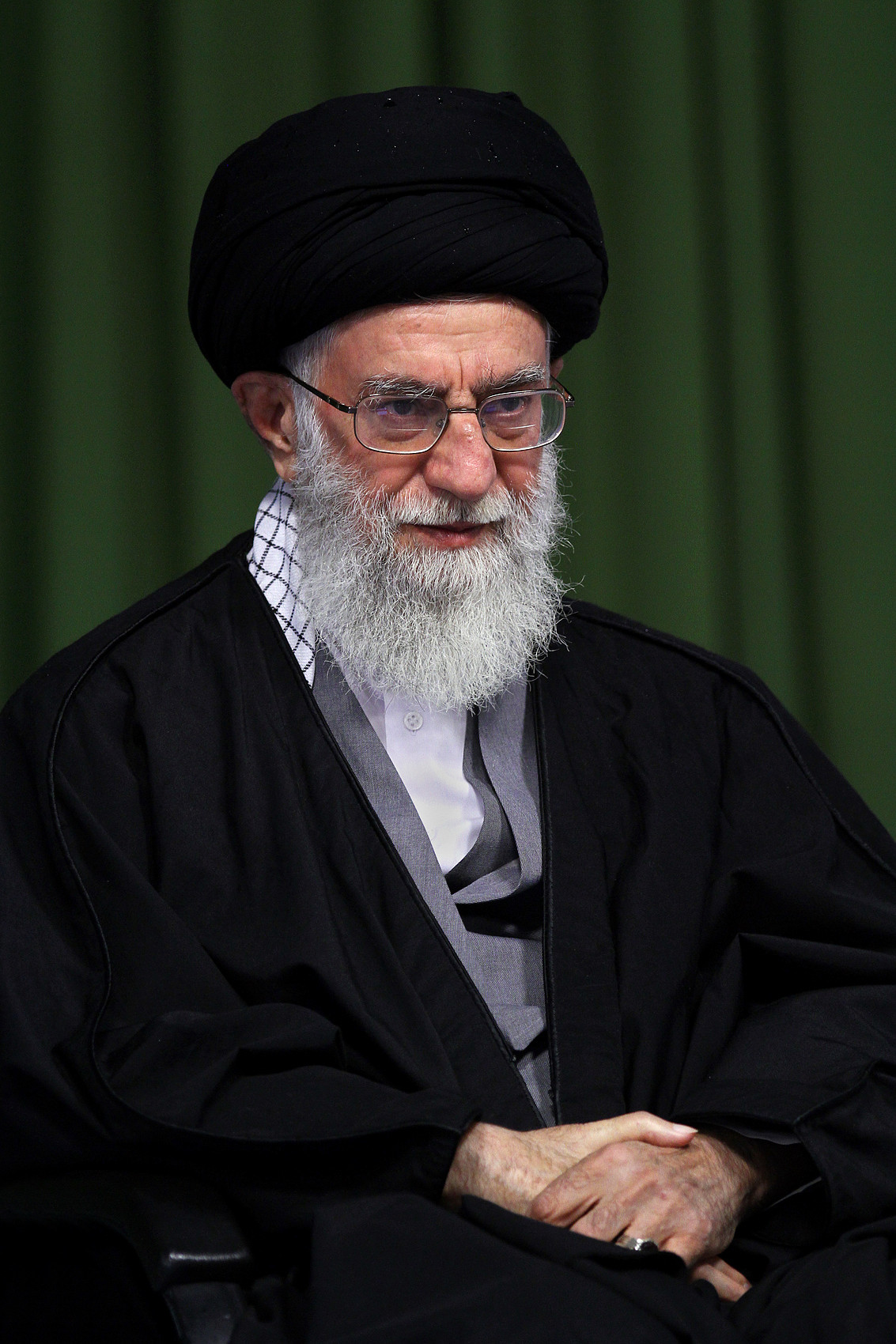 http://farsi.khamenei.ir/ndata/news/21460/B/13910823_0121460.jpg