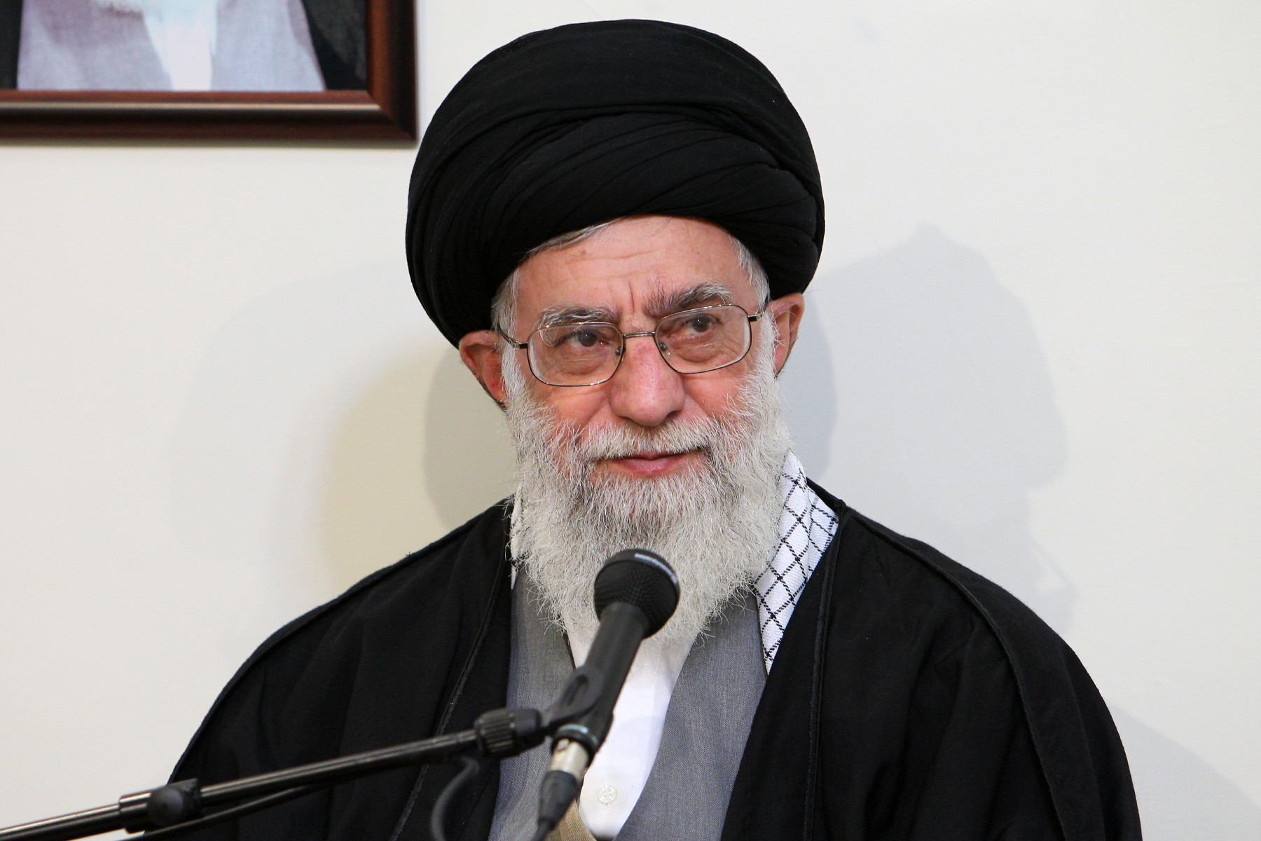 http://farsi.khamenei.ir/ndata/news/21640/B/13910907_0721640.jpg