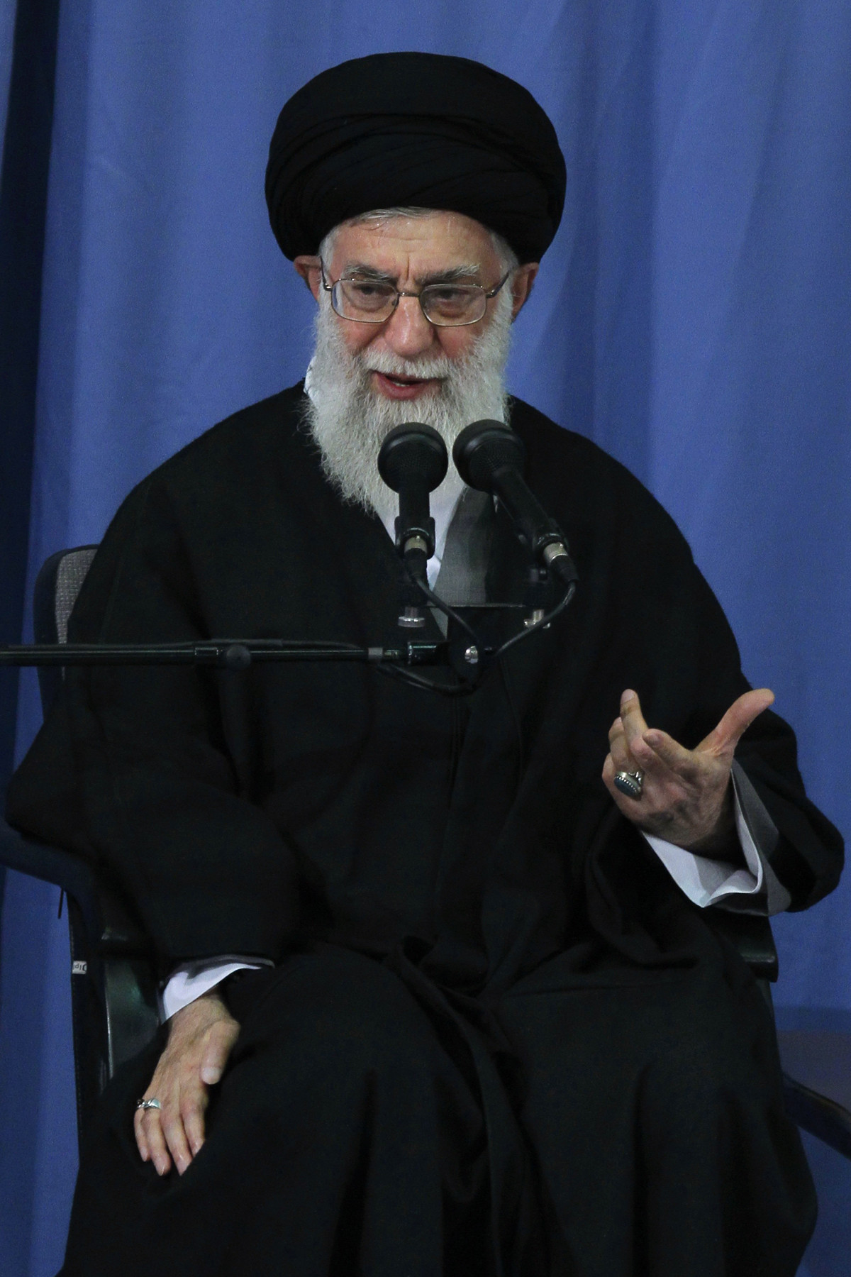http://farsi.khamenei.ir/ndata/news/21968/B/13911110_4321968.jpg