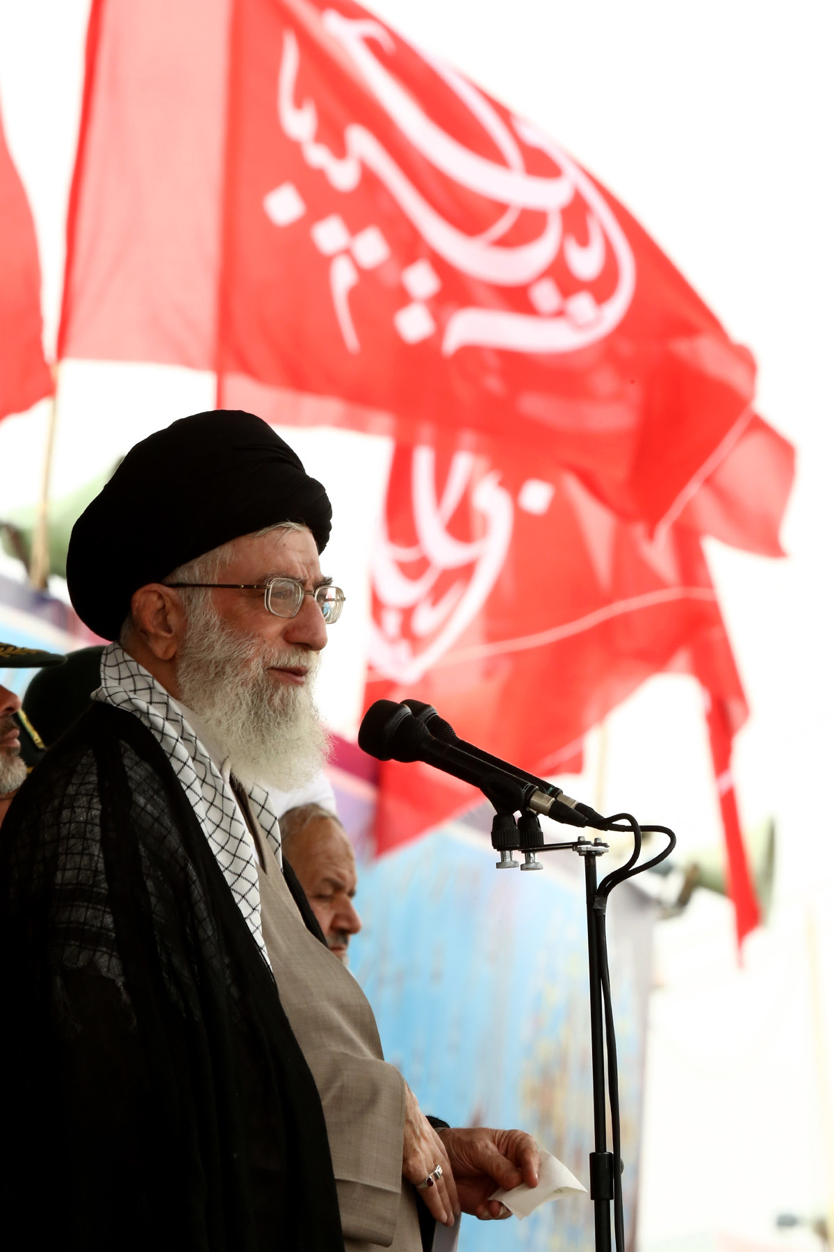 http://farsi.khamenei.ir/ndata/news/22700/B/13920306_6622700.jpg