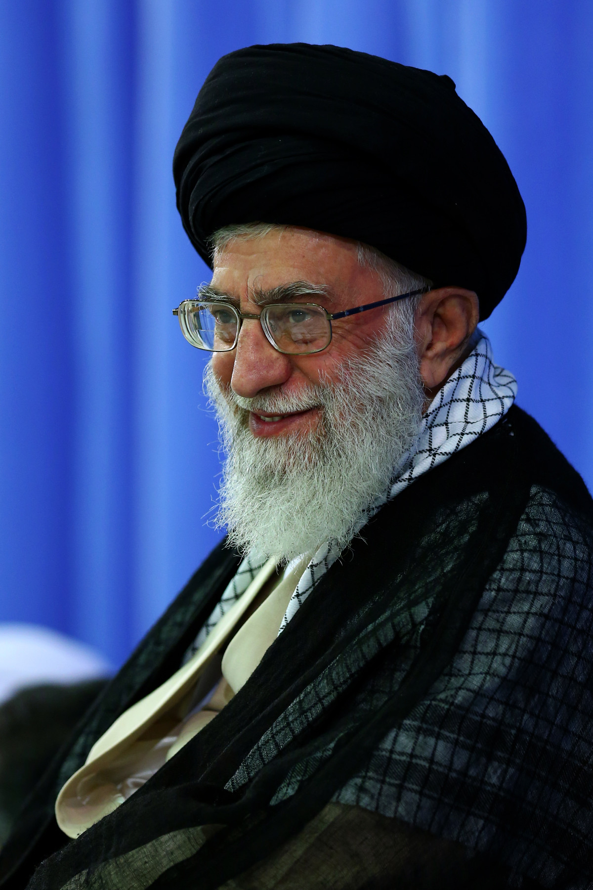 http://farsi.khamenei.ir/ndata/news/23057/B/13920419_8223057.jpg