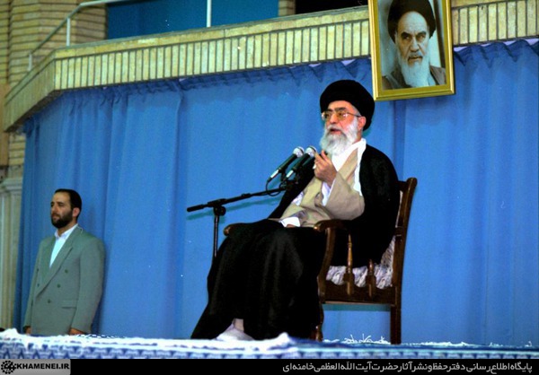 http://farsi.khamenei.ir/ndata/news/23907/C/13800407_0723907.jpg