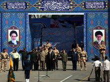 بیانات امام خامنه ای در مراسم تحلیف و اعطاى سردوشى دانشجویان دانشگاه‌هاى افسرى ارتش جمهورى اسلامى ایران‌