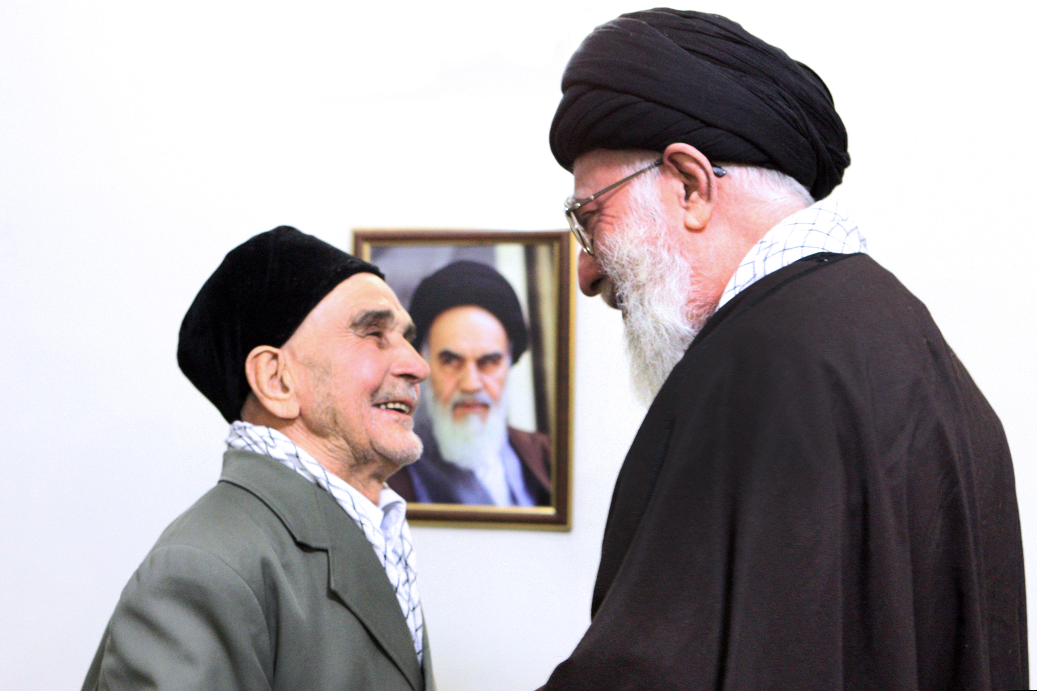 http://farsi.khamenei.ir/ndata/news/25940/B/13921226_0125940.jpg