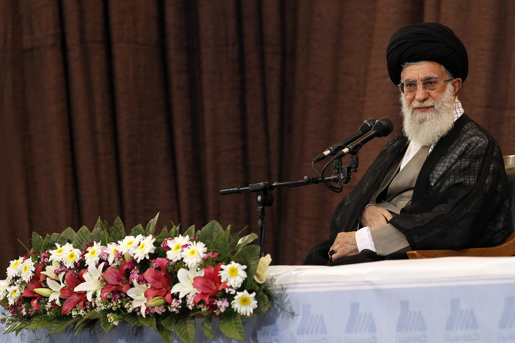 http://farsi.khamenei.ir/ndata/news/26271/B/13930210_13726271.jpg