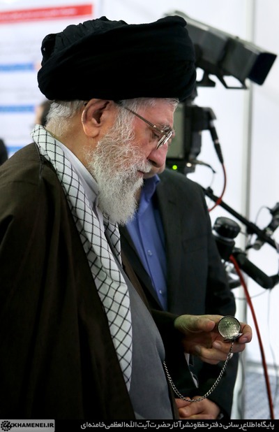 http://farsi.khamenei.ir/ndata/news/28823/C/13931111_17628823.jpg