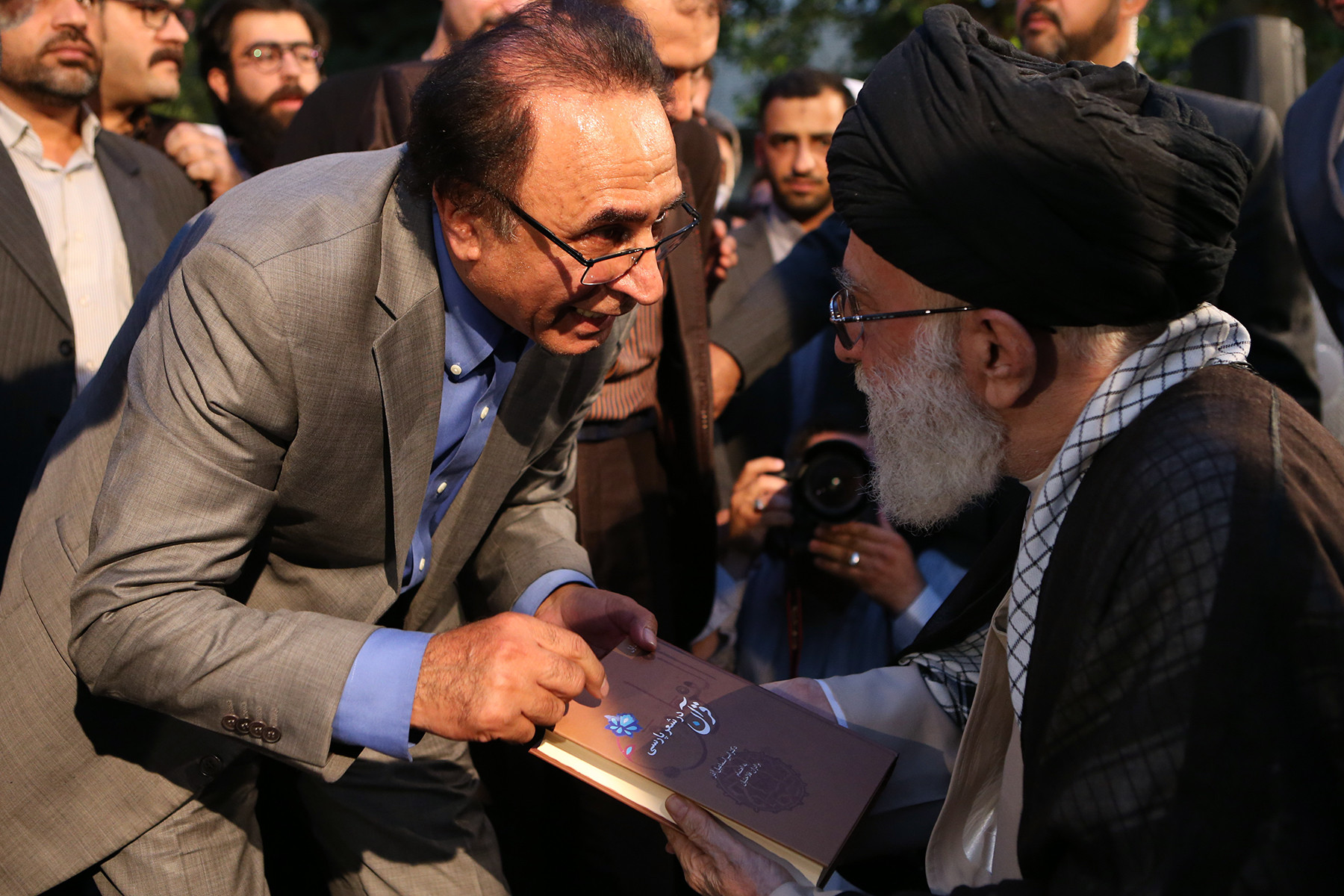 http://farsi.khamenei.ir/ndata/news/30160/B/13940410_2130160.jpg