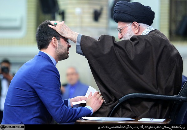 http://farsi.khamenei.ir/ndata/news/32956/C/13950213_0732956.jpg