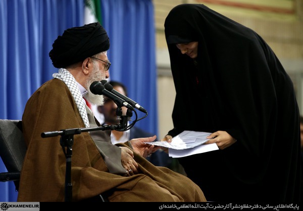 http://farsi.khamenei.ir/ndata/news/34689/C/13950728_3334689.jpg