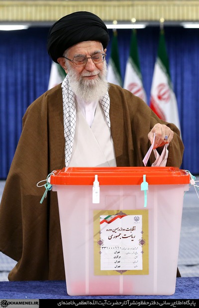 http://farsi.khamenei.ir/ndata/news/36584/C/13960229_0936584.jpg