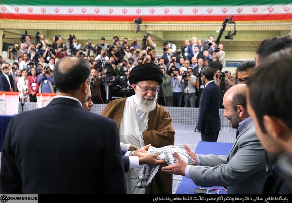 http://farsi.khamenei.ir/ndata/news/36584/C/13960229_2936584.jpg