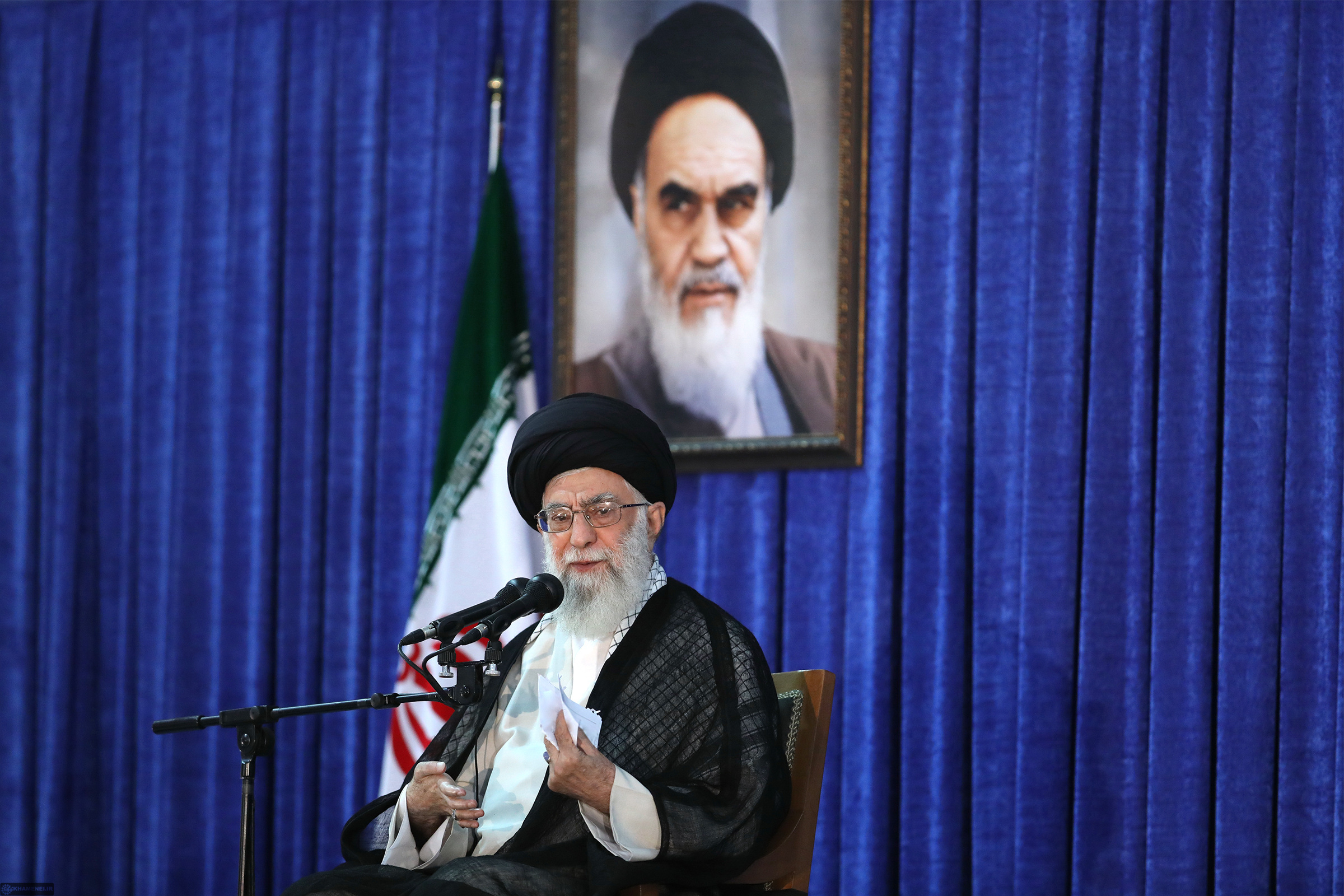 http://farsi.khamenei.ir/ndata/news/36720/B/13960314_4436720.jpg