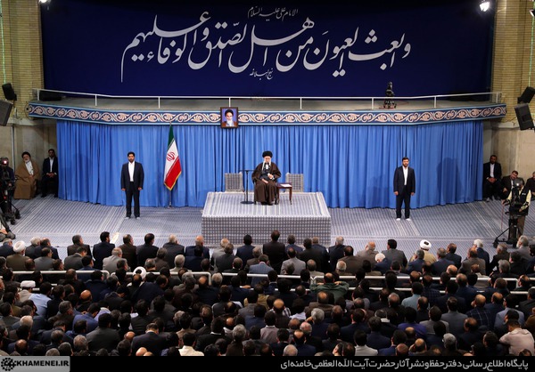 http://farsi.khamenei.ir/ndata/news/39415/C/13970129_0839415.jpg
