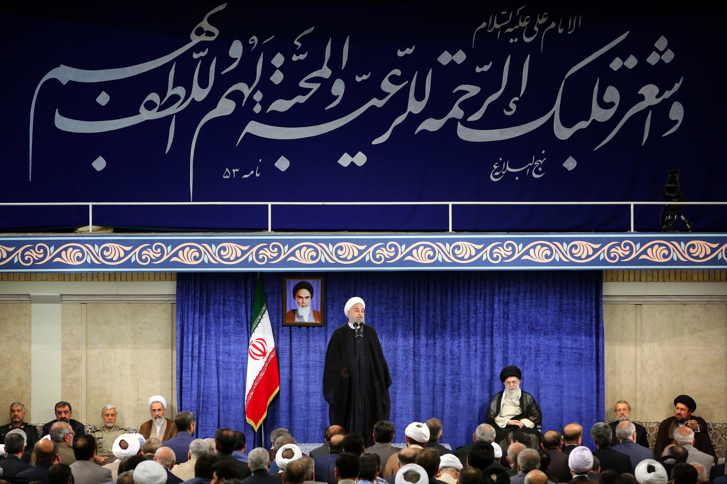 http://farsi.khamenei.ir/ndata/news/39651/B/13970302_0439651.jpg