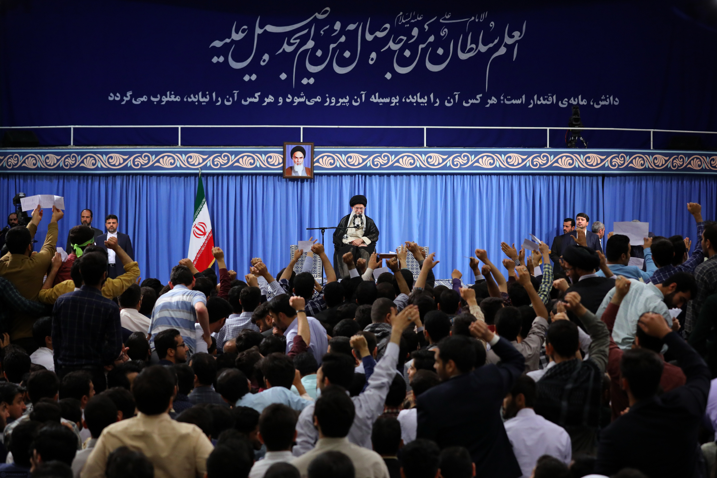 http://farsi.khamenei.ir/ndata/news/39706/B/13970307_0539706.jpg