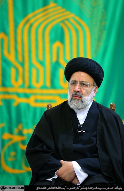 http://farsi.khamenei.ir/ndata/news/42906/C/13980402_0342906.jpg