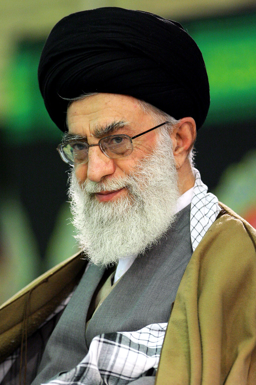 http://farsi.khamenei.ir/ndata/news/5745/B/khamenei-29bahman-019.jpg