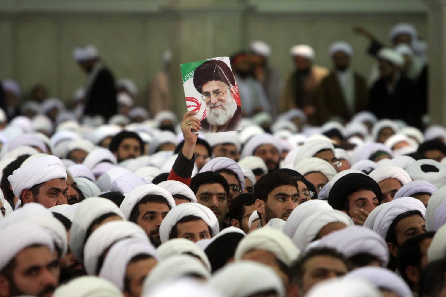 http://farsi.khamenei.ir/ndata/news/8502/B/khamenei-880922-020.jpg