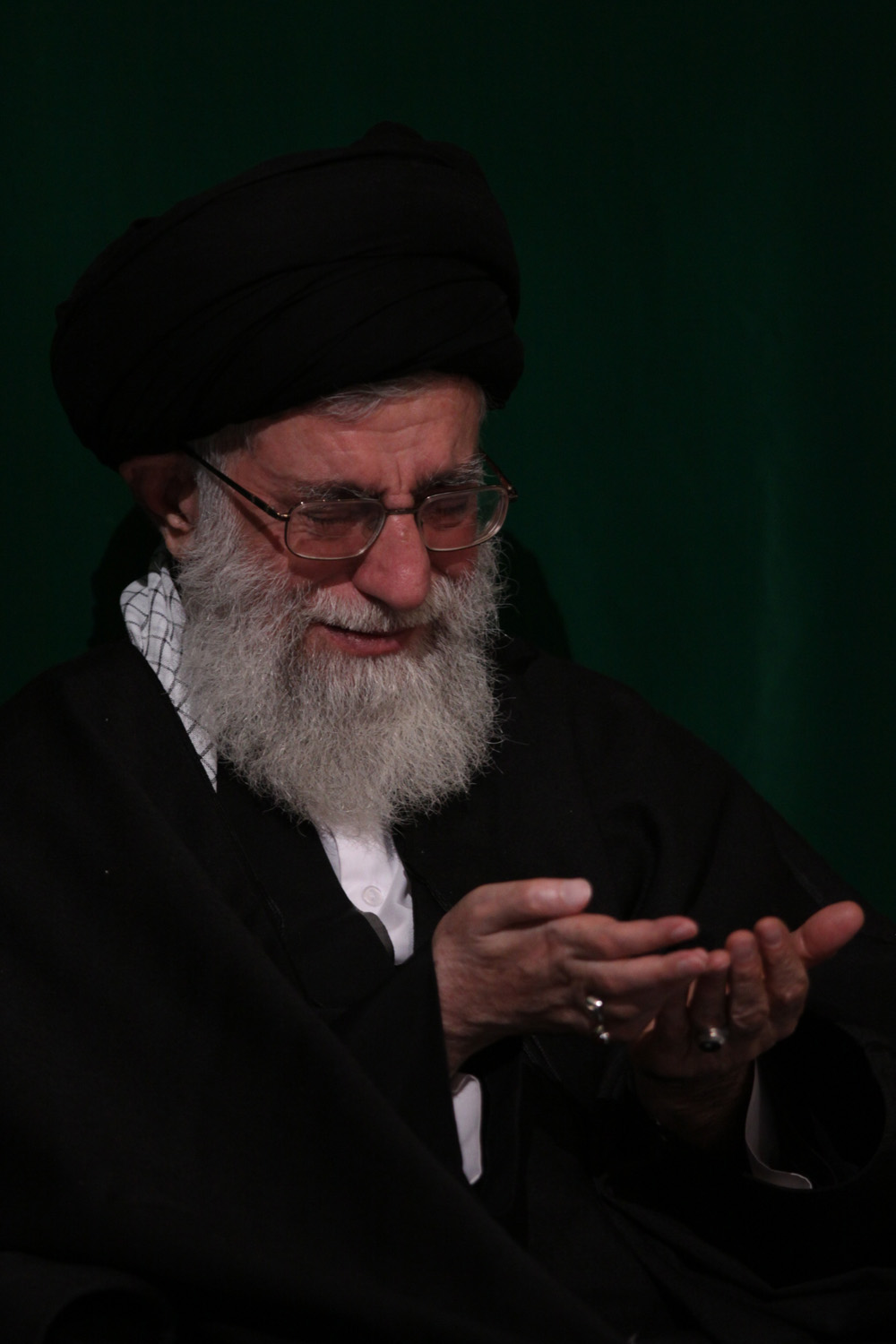 http://farsi.khamenei.ir/ndata/news/8564/B/IMG_6713.jpg