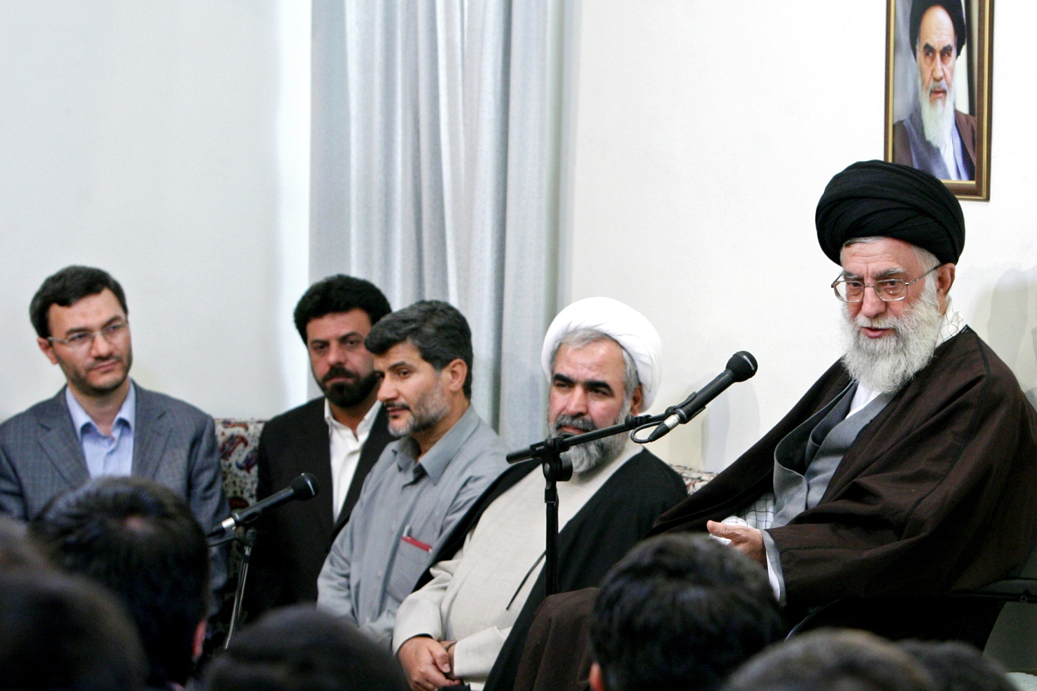 http://farsi.khamenei.ir/ndata/news/12126/B/13900131_0212126.jpg