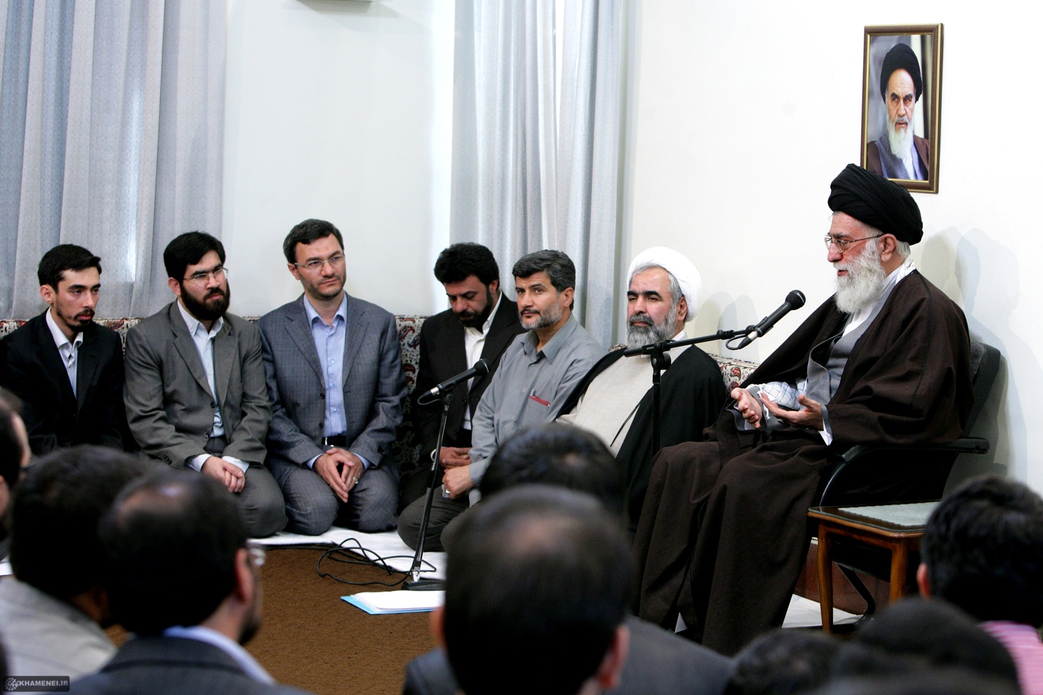 http://farsi.khamenei.ir/ndata/news/12126/B/13900131_0312126.jpg