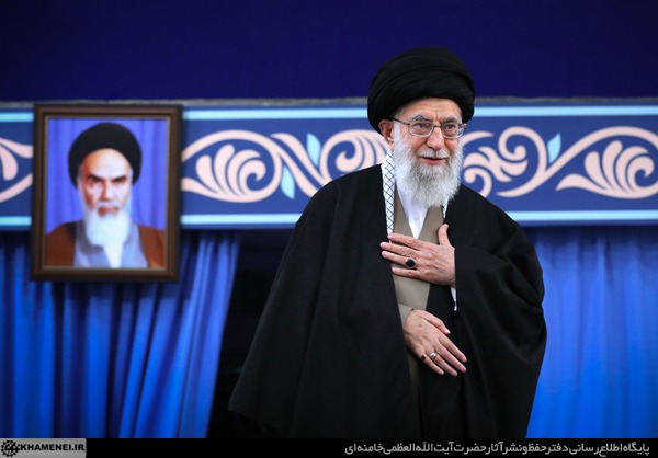 http://farsi.khamenei.ir/ndata/news/41382/C/13971019_1041382.jpg